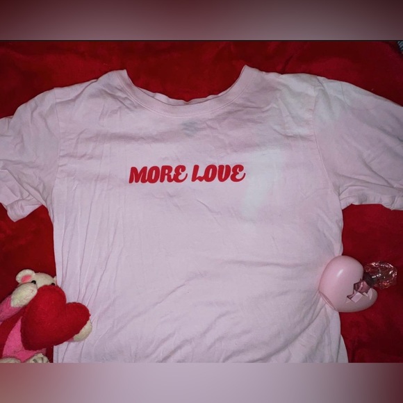 Forever 21 Tops - Forever 21 pale pink T shirt 🌷